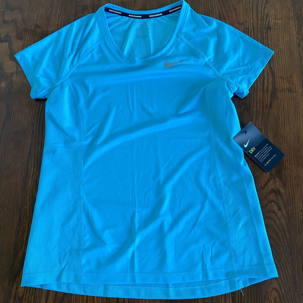 NWT Women’s Nike Small Dri-Fit Shirt